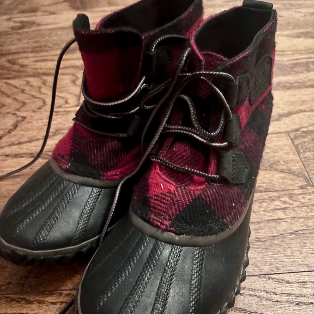 Women's Sorrel Red Plaid Duck Boots - Lace-Up Waterproof Ankle Boot